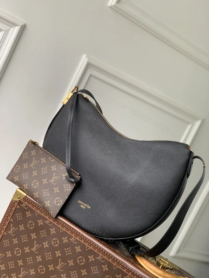 View 1 of LV 高仿 黑色弧形肩背包 Monogram小包搭配款