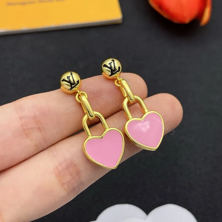 View 1 of LV A貨粉色愛心鎖頭耳環甜美時尚精品款(金色)
