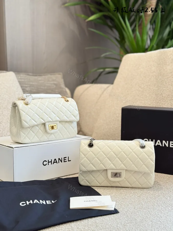 View 1 of Chanel 高仿白色羊皮 2.55 升級款菱格鏈條包