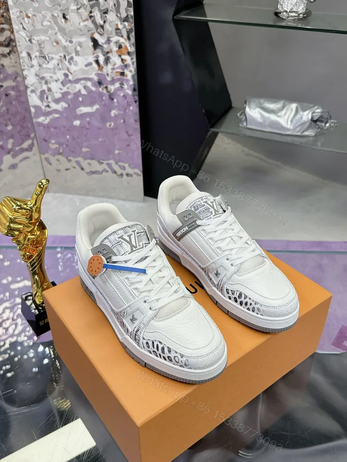 View 1 of LV 精品仿製運動鞋 銀色壓紋拼接設計