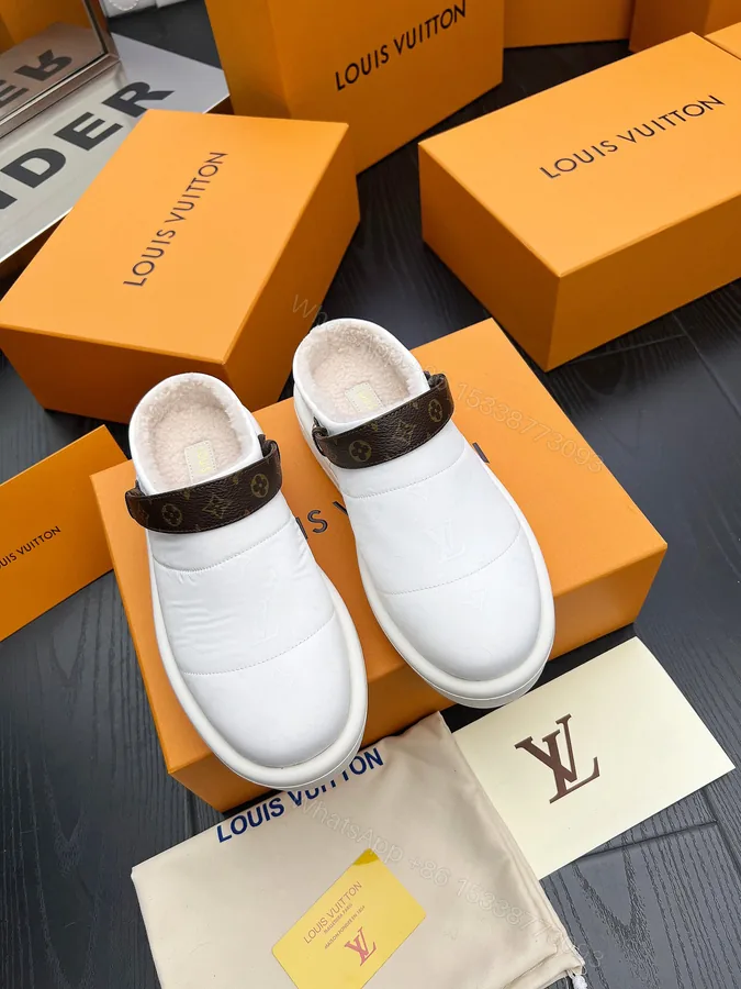 View 1 of LV 一比一羊羔絨穆勒鞋 白色Monogram拼接款