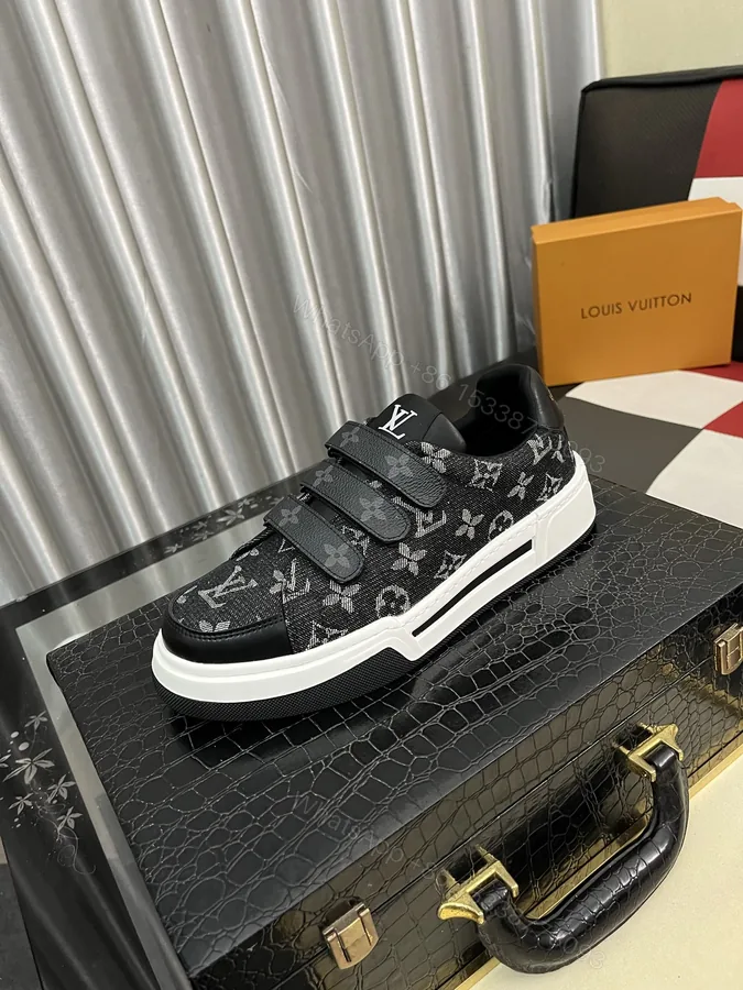 View 1 of LV 原單男士魔鬼氈運動鞋黑色滿版Monogram潮流款