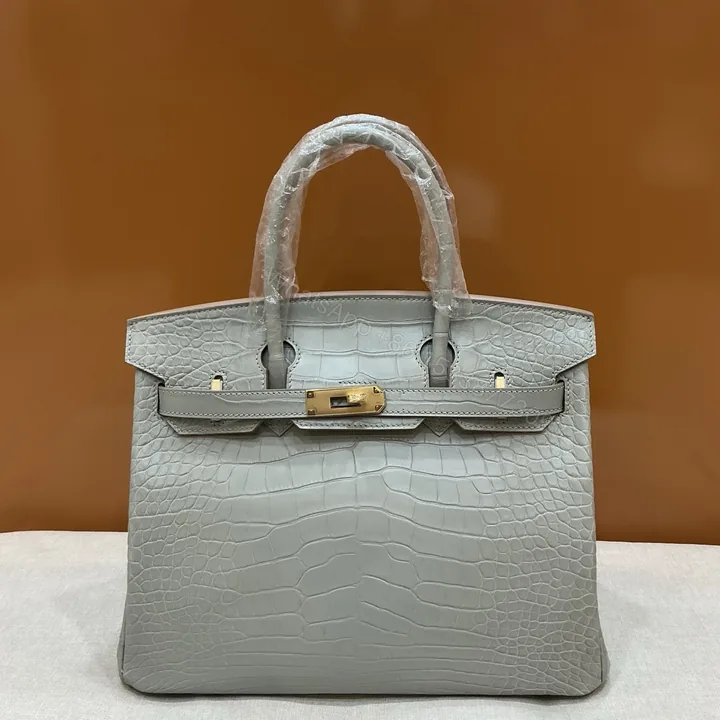 View 1 of Hermes 高仿 Birkin 鱷魚紋手提包 淺灰高級質感款