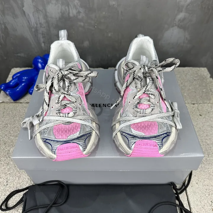 View 1 of Balenciaga 高仿女士粉白老爹鞋甜酷撞色人氣款式推薦