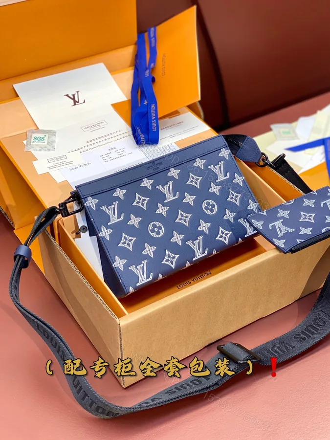 View 1 of LV一比一精品郵差包附背帶男士斜背款套組配件齊全