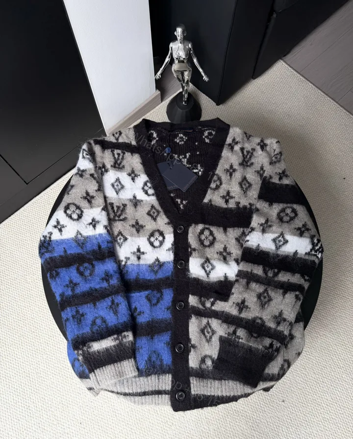 View 1 of LV 高仿漸層毛呢針織開襟外套 經典Monogram設計