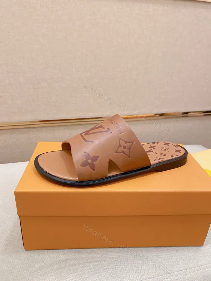 View 1 of LV 高仿 男款印花拖鞋 經典Monogram棕色設計 百搭休閒款