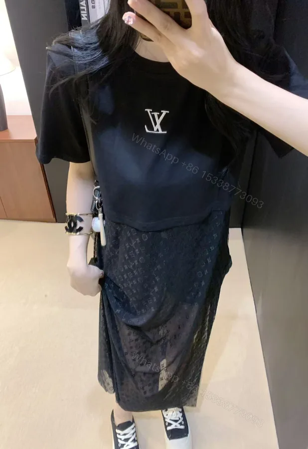 View 1 of LV 一比一拼接網紗洋裝 黑色短袖Logo長裙款