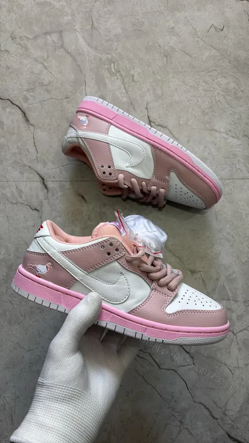 View 1 of FIRST COPY Nike SB dunk pigeon girls