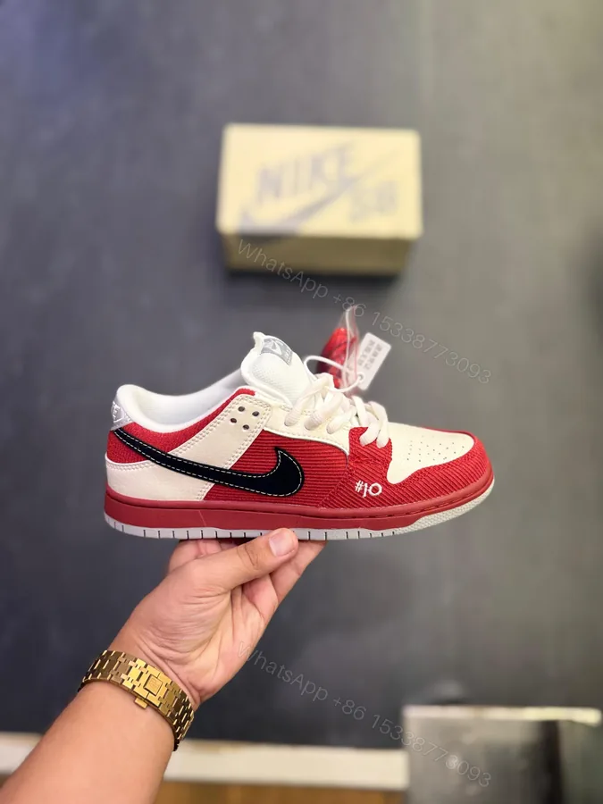 View 1 of FIRST COPY NIKE SB DUNK SKATEBOARD LOW ROLLER DERBY
