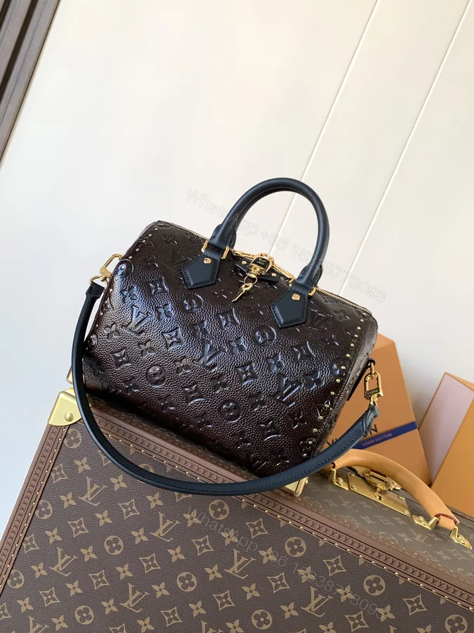 View 1 of LV 精品仿製 Monogram 壓紋手提包 深棕黑拼 時尚氣質款
