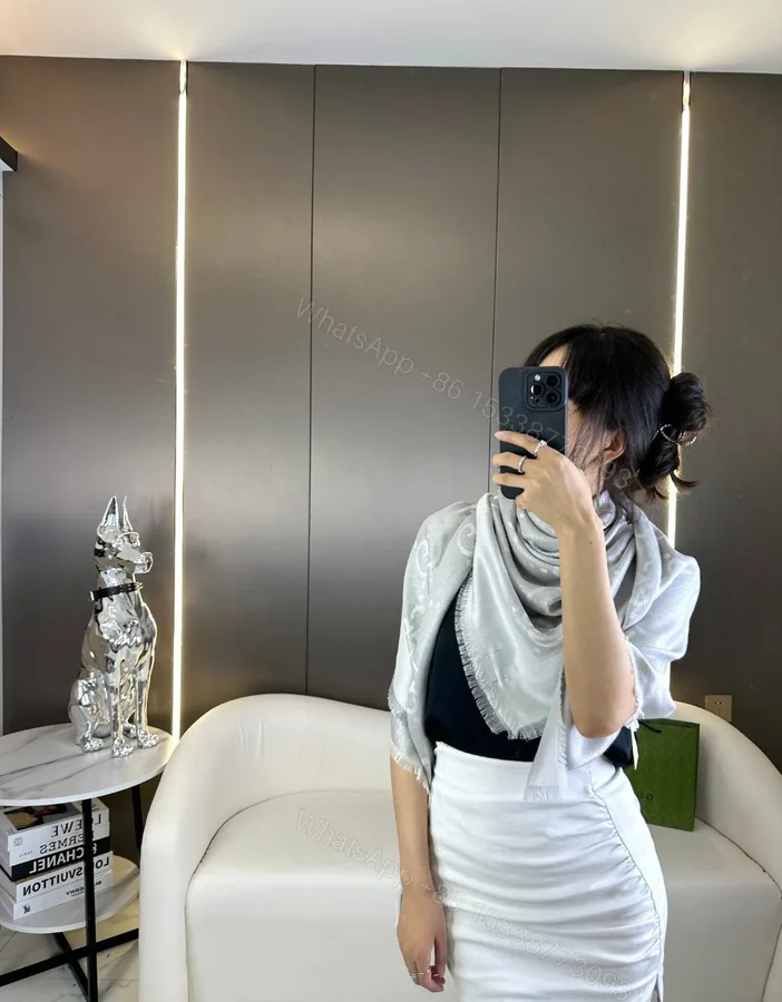 View 1 of Gucci A貨女款銀灰絲感圍巾百搭氣質款式