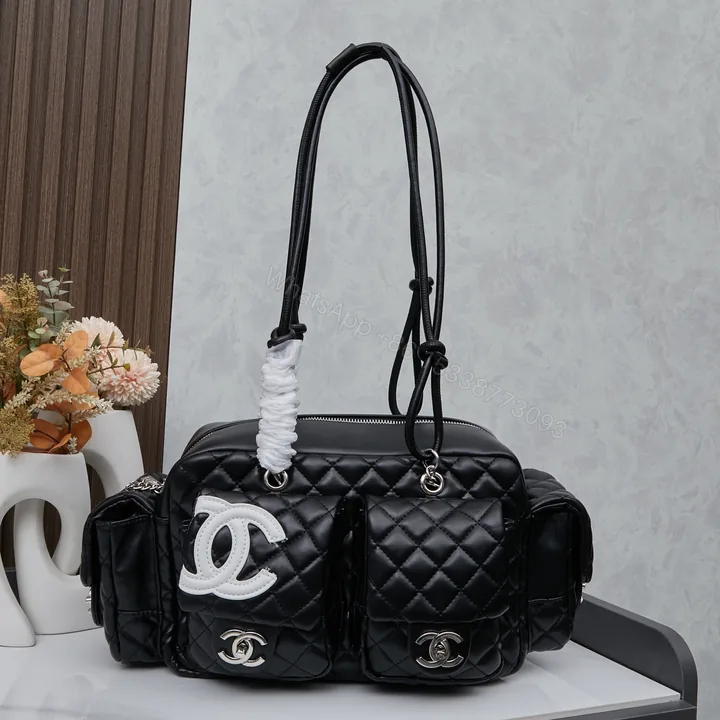 View 1 of Chanel 高仿 女款黑色立體Logo多口袋單肩包 氣場滿分百搭款