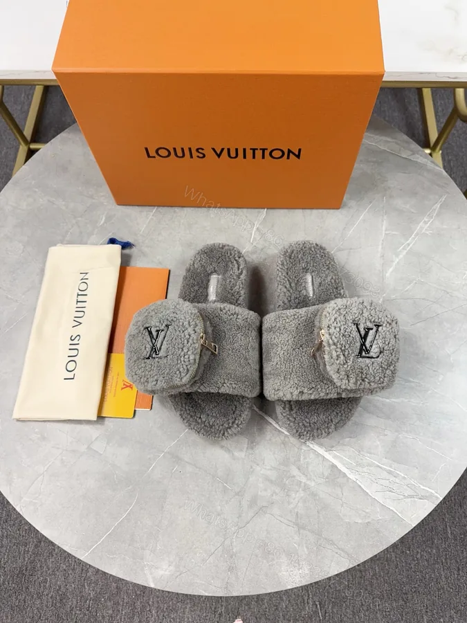 View 1 of LV 高仿羊羔絨拖鞋 灰色口袋款