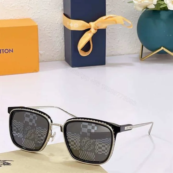 View 1 of LV SUNGLASSES – GLVT21