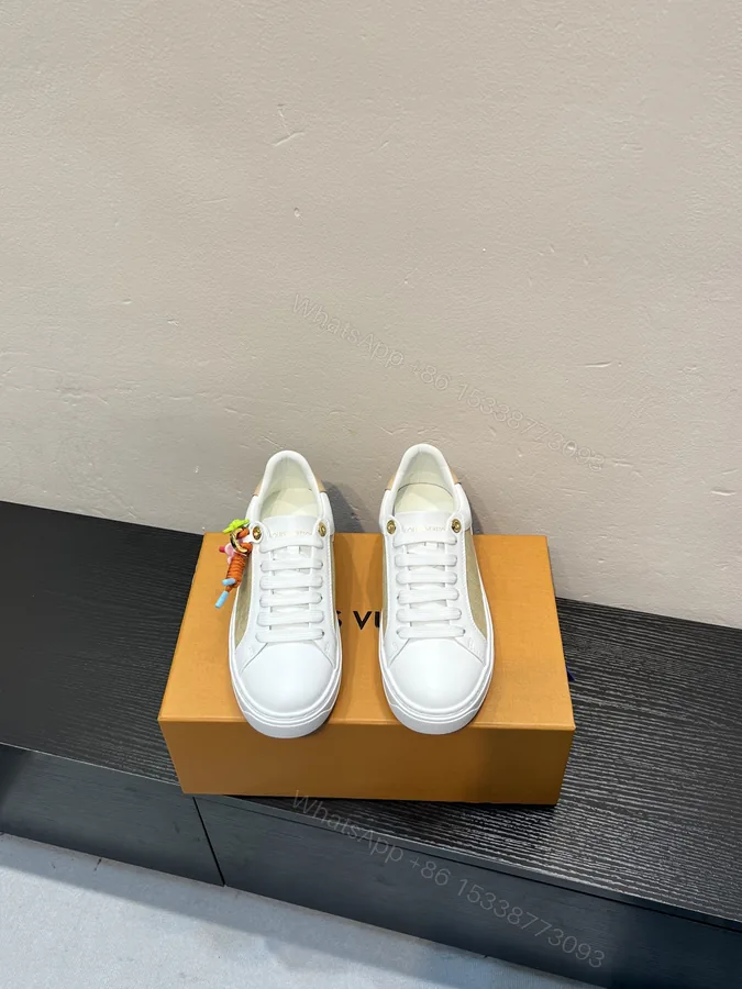 View 1 of LV 原單 女款 小白鞋 經典簡約設計 輕奢百搭款