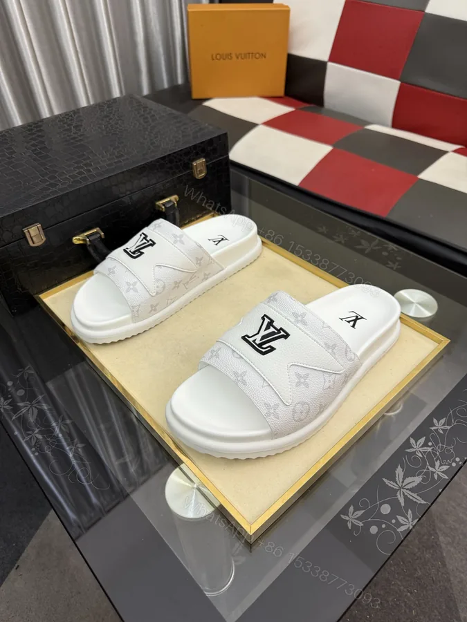 View 1 of LV 一比一 男款 Logo拖鞋 白色極簡百搭休閒款