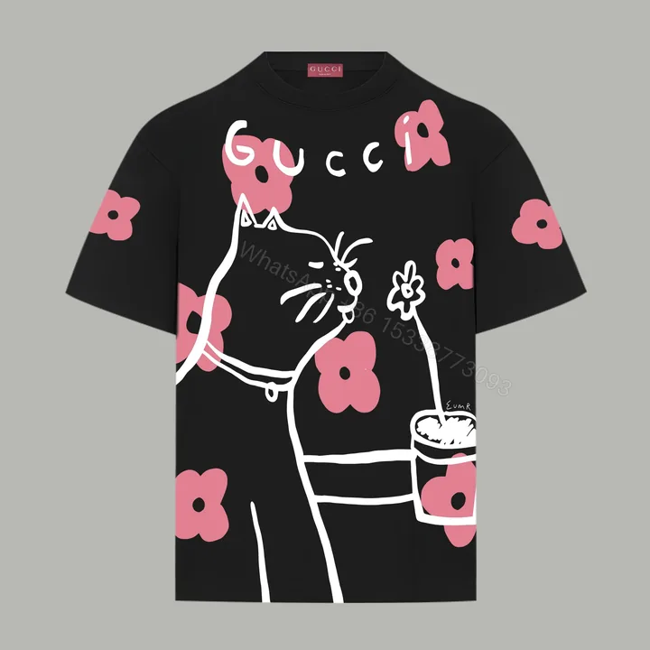View 1 of Gucci高仿男士T恤 黑色底粉紅花貓插畫潮流藝術款