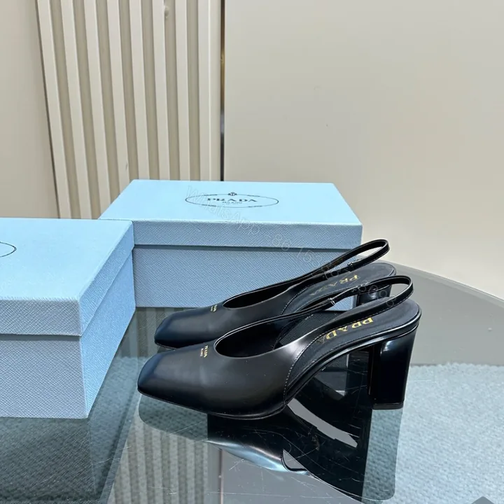 View 1 of 高仿Prada*1I838M方頭粗踭露跟鞋8.5CM小牛皮黑色免檢版