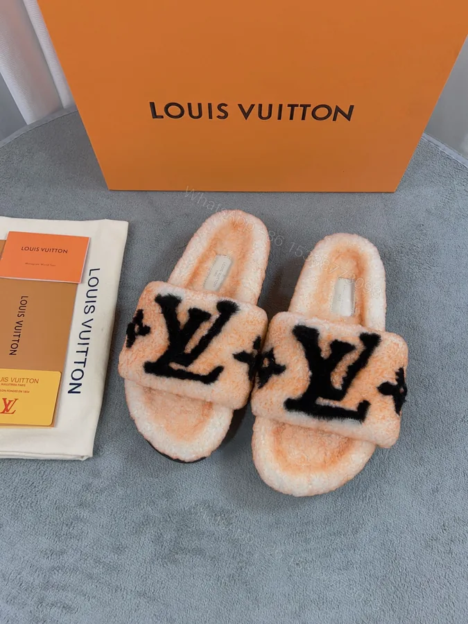 View 1 of LV 高仿毛絨拖鞋 杏橙黑大LOGO溫暖款