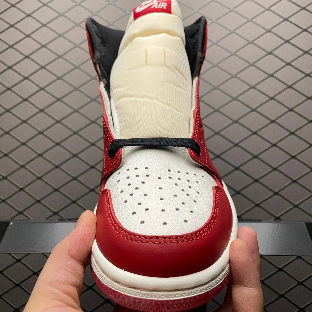 Air Jordan 1 High | Chicago Lost and Found | DZ5485-612