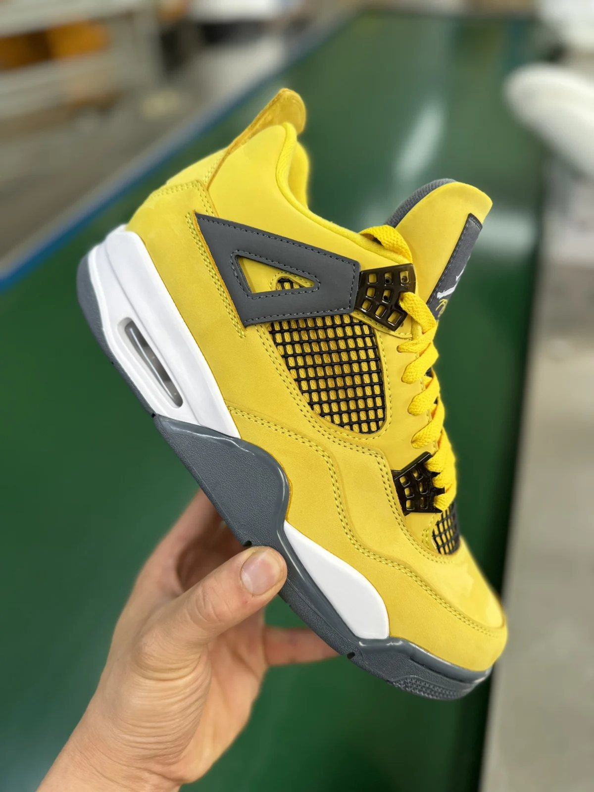 Air Jordan 4 High | Tour Yellow / Lightning | CT8527-700