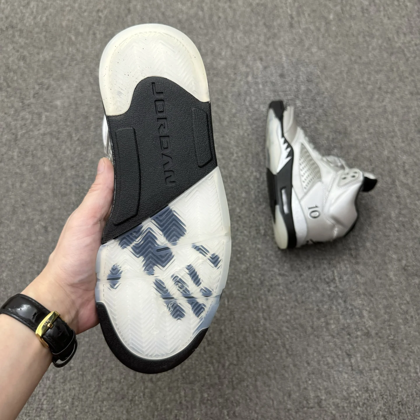 Air Jordan 5 High | Wings Medium Grey and Metallic Silver | IO2038-001