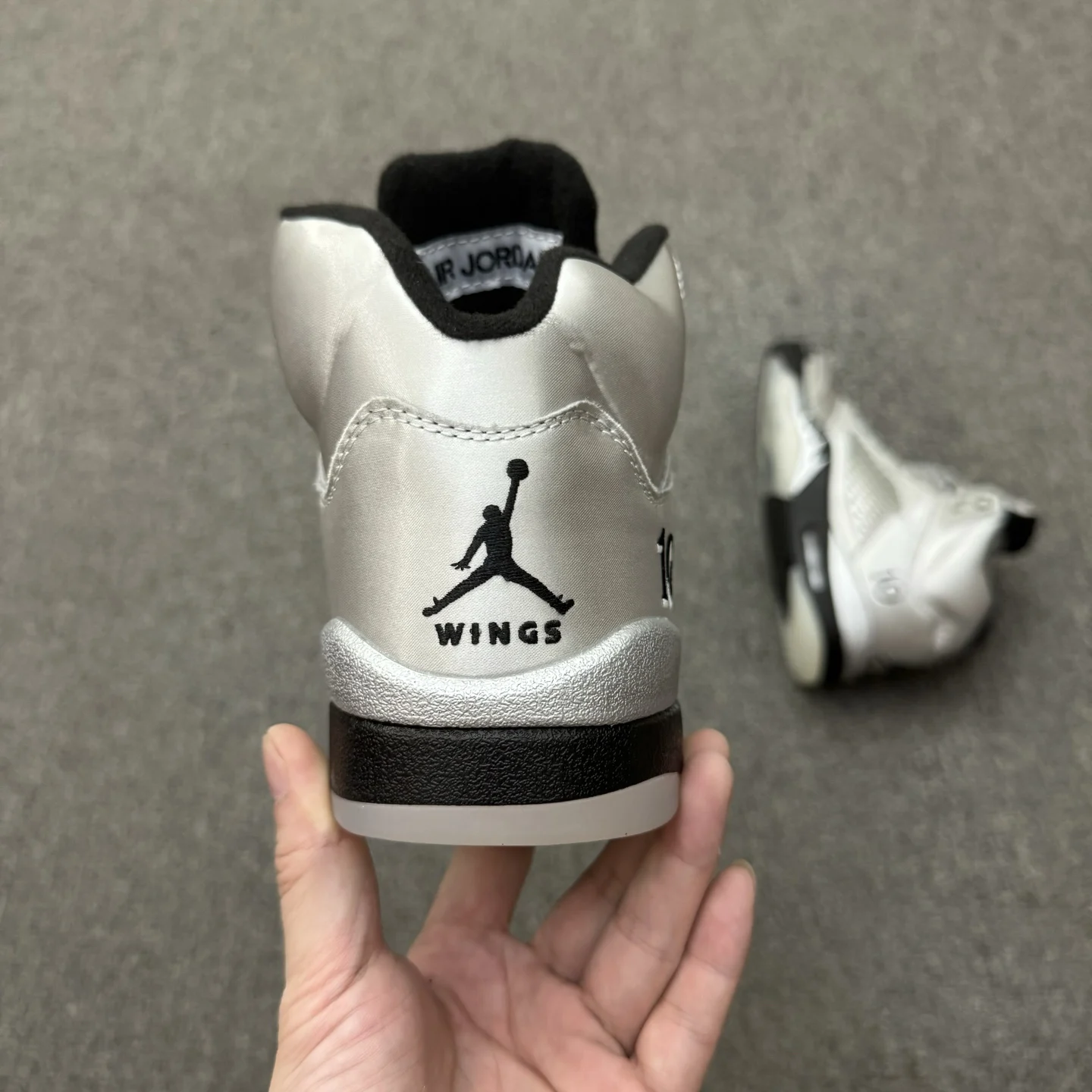 Air Jordan 5 High | Wings Medium Grey and Metallic Silver | IO2038-001
