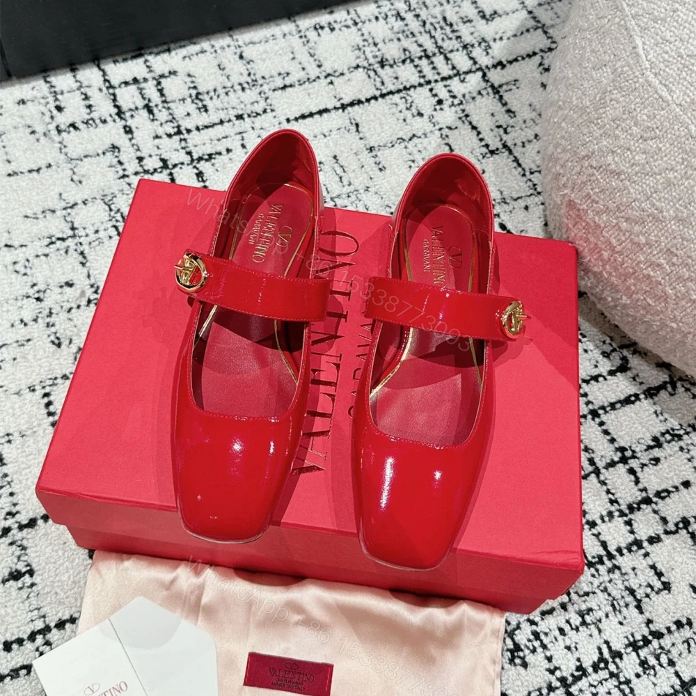 高仿Valentino*5W2S0JT方頭單鞋漆皮紅色平底免檢版 — view 1