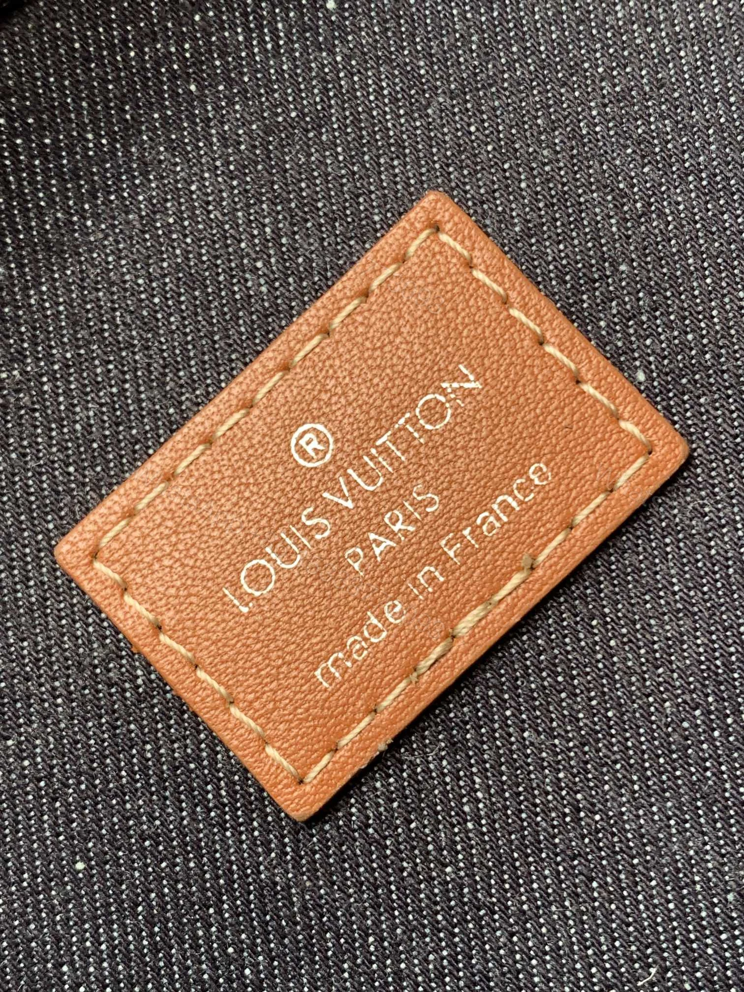 View 8 of LV AVENUE SLINGBAG 31 IN BLACK MONOGRAM CANVAS WITH BROWN LOGO