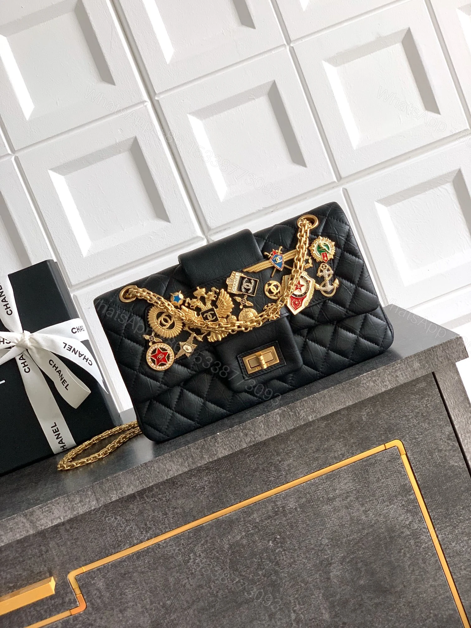 CHANEL 頂級原版 2.55 黑色金鏈徽章包 經典限量復古鏈條包 — view 1