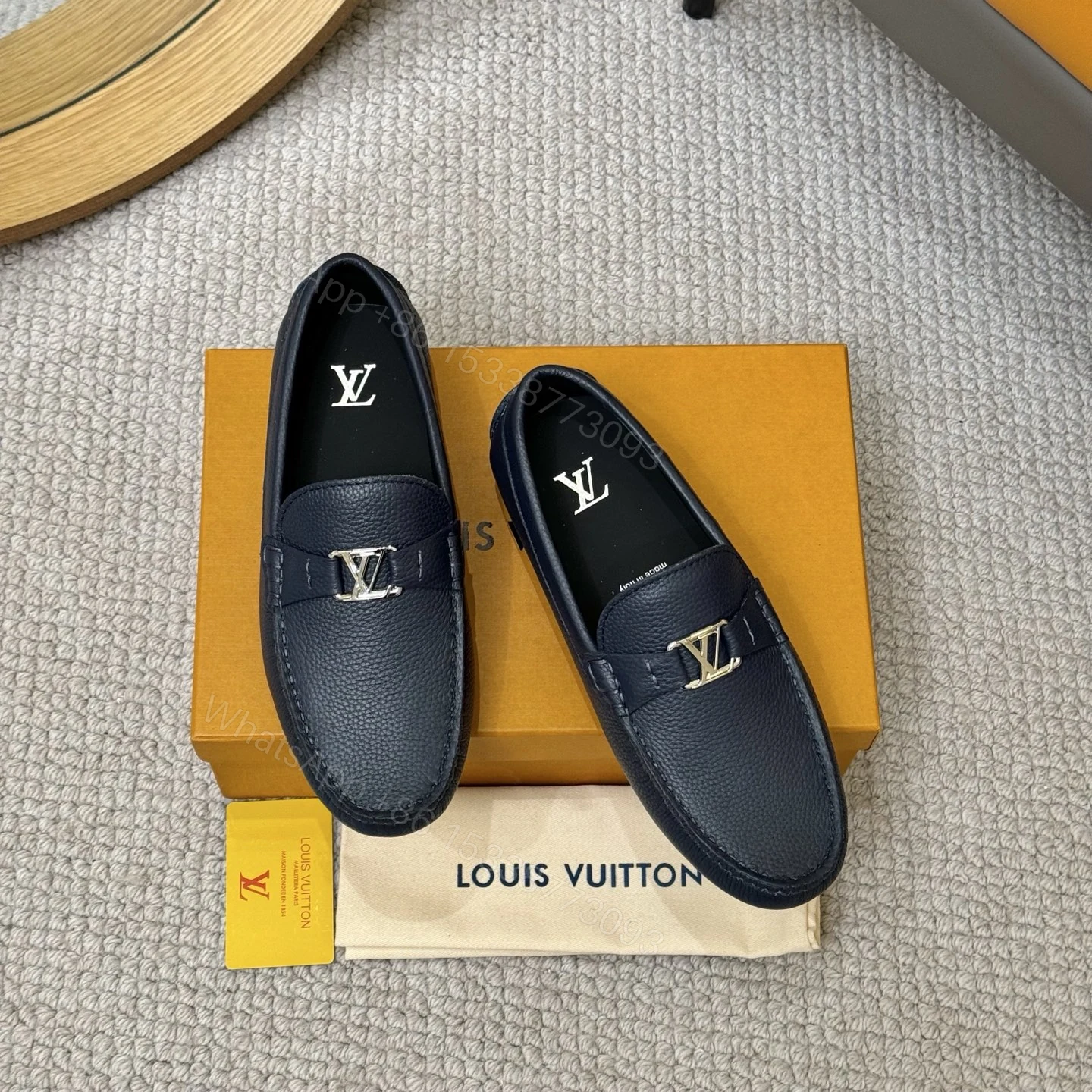LV 原單豆豆鞋 深藍色皮革金屬扣 經典紳士款 — view 1