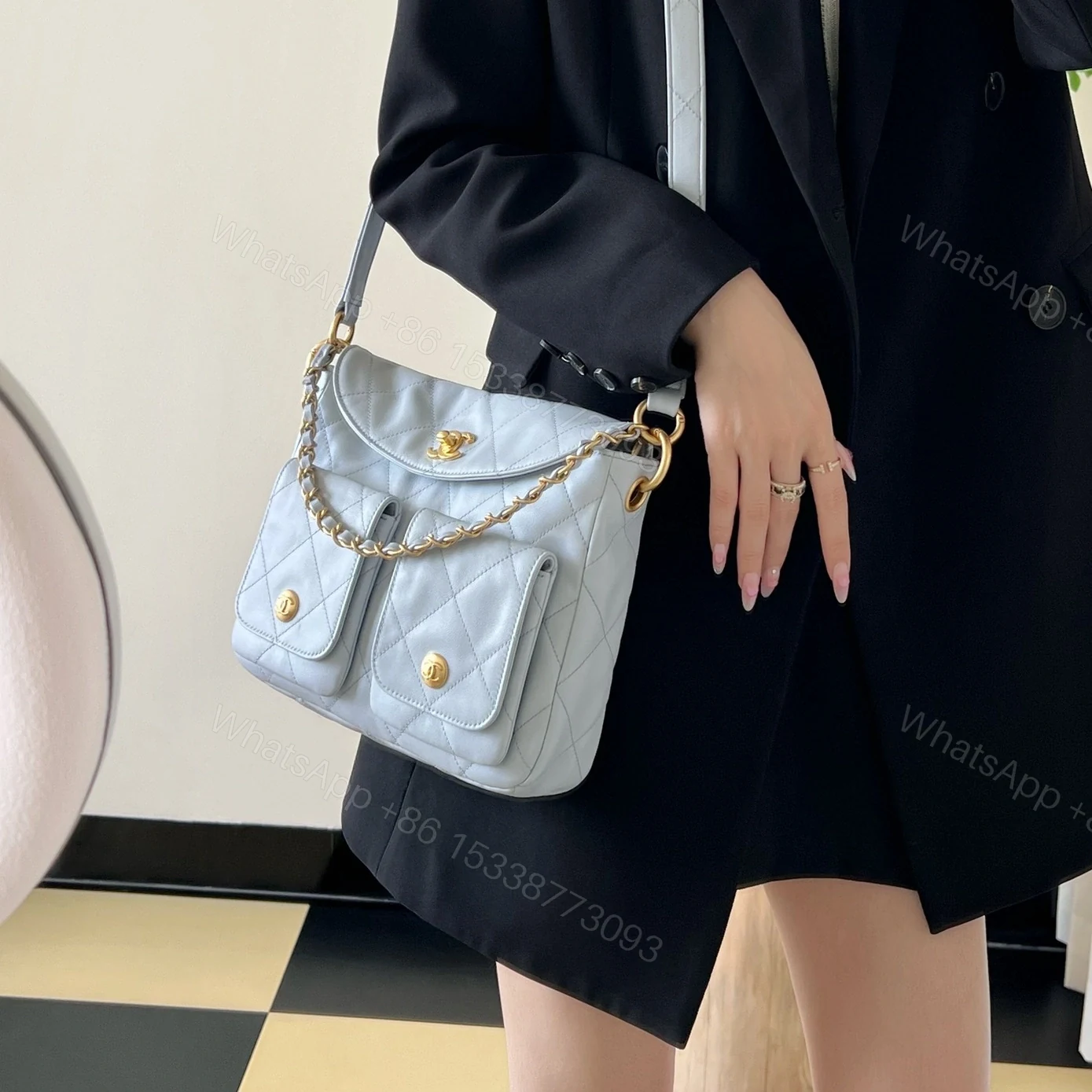 View 18 of 高仿Chanel*24P系列AS4743夾層郵差包灰色小號免檢版