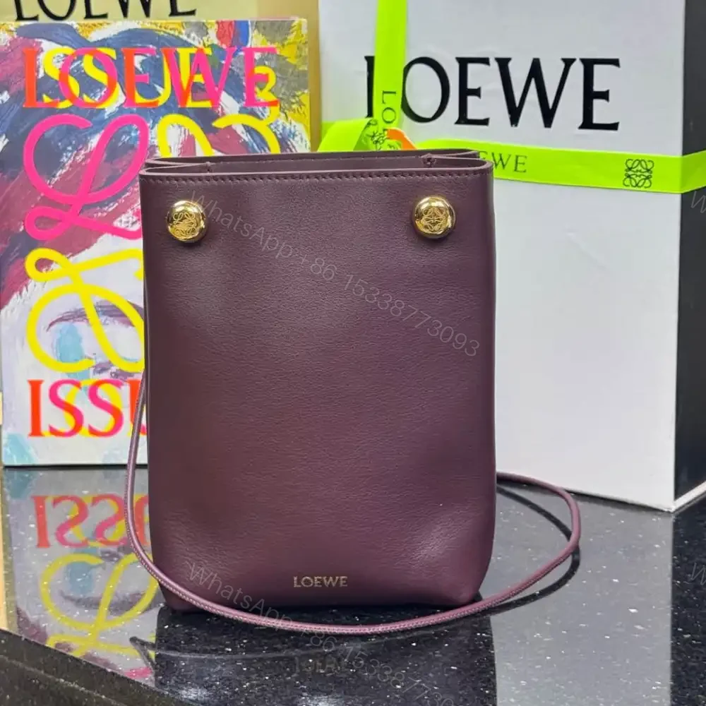 高仿Loewe*Pebble系列7240小牛皮斜跨包酒紅色免檢版 — view 1