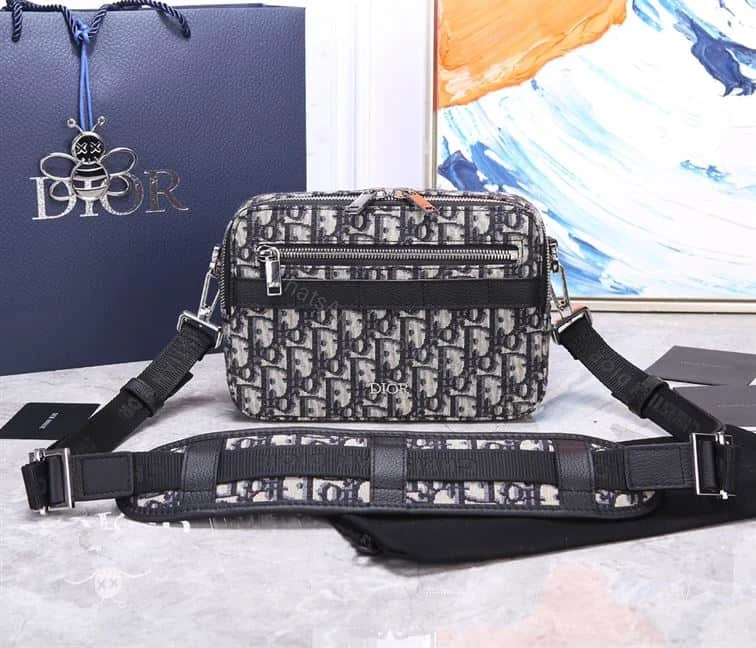 View 3 of SAFARI MESSENGER BAG BEIGE AND BLACK DIOR OBLIQUE JACQUARD – DR012