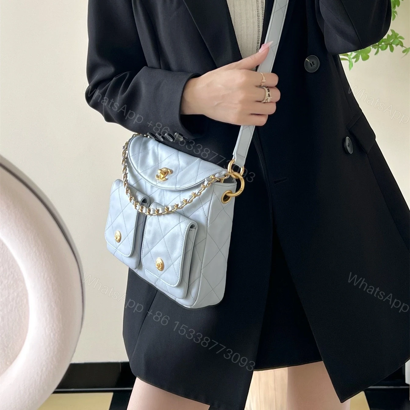 View 22 of 高仿Chanel*24P系列AS4743夾層郵差包灰色小號免檢版
