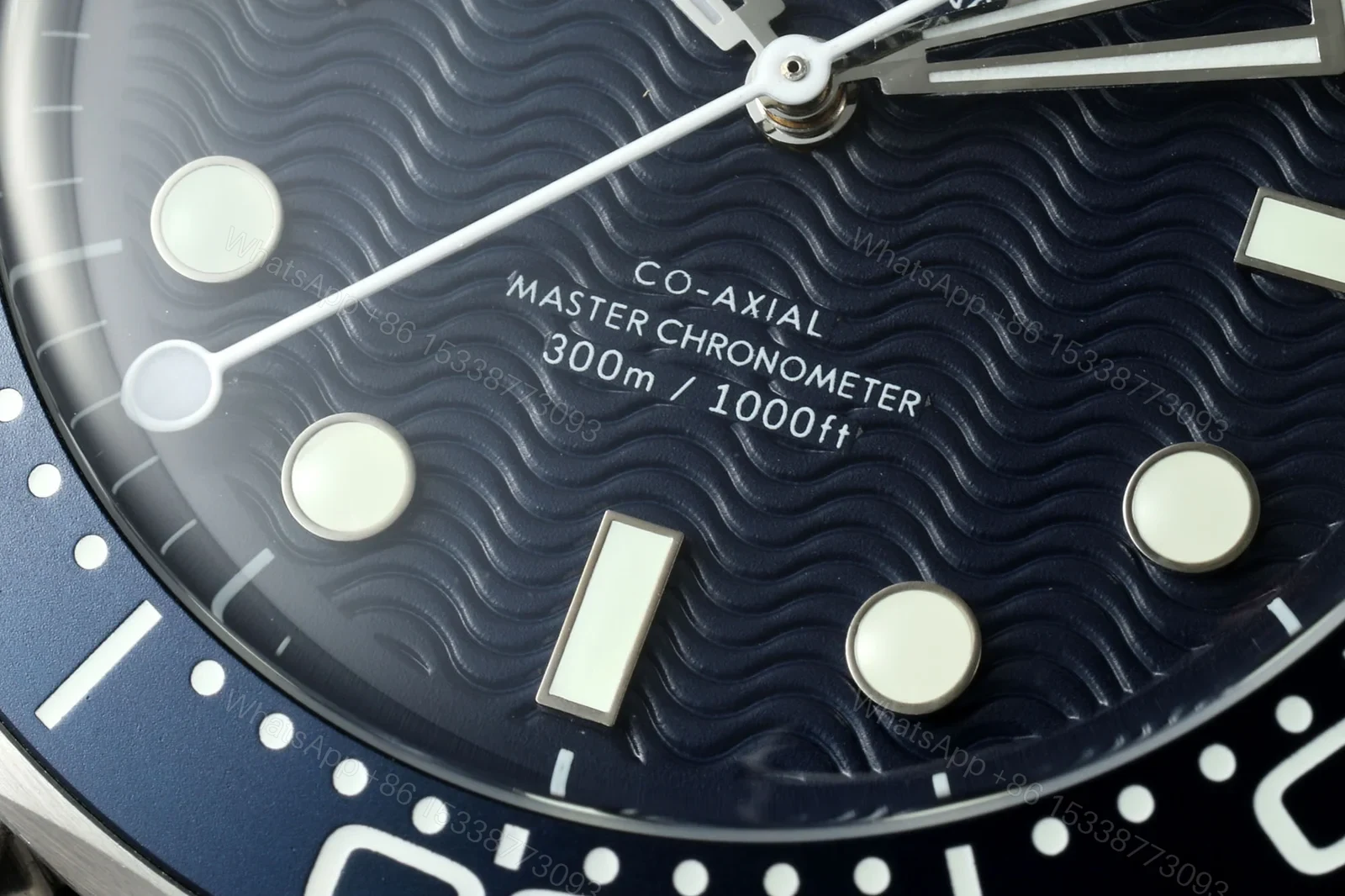 View 5 of Omega Seamaster Diver 300M No-Date Master Co-Axial 42 Stainless Steel Black Bracelet 210.30.42.20.01.010