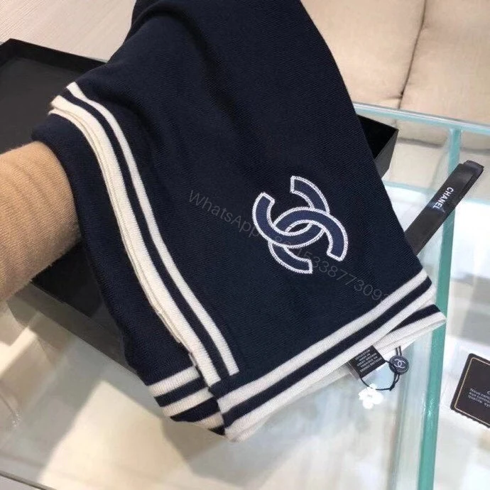View 4 of EN – Luxury CHL Scarf 004