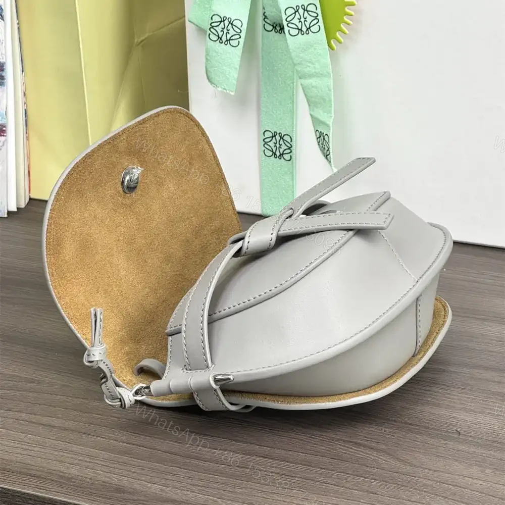 View 7 of 高仿Loewe*Gate系列1150小牛皮斜挎包珠光灰Mini免檢版