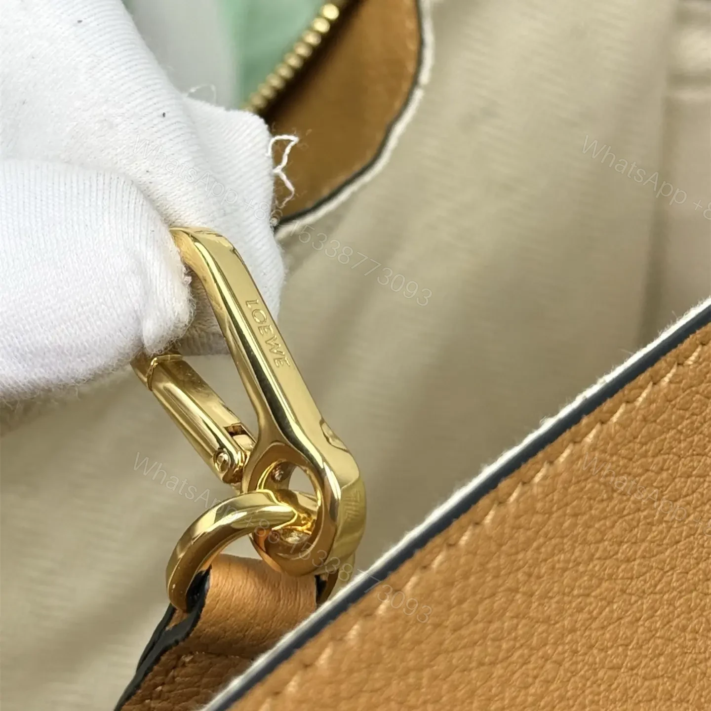 View 12 of 高仿Loewe*Hammock系列5542粒面小牛皮吊床手袋焦糖色小號免檢版