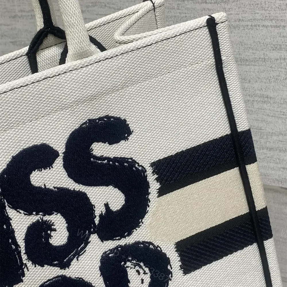 View 7 of 高仿Dior*BookTote系列M129M19D購物袋Miss白色中號免檢版