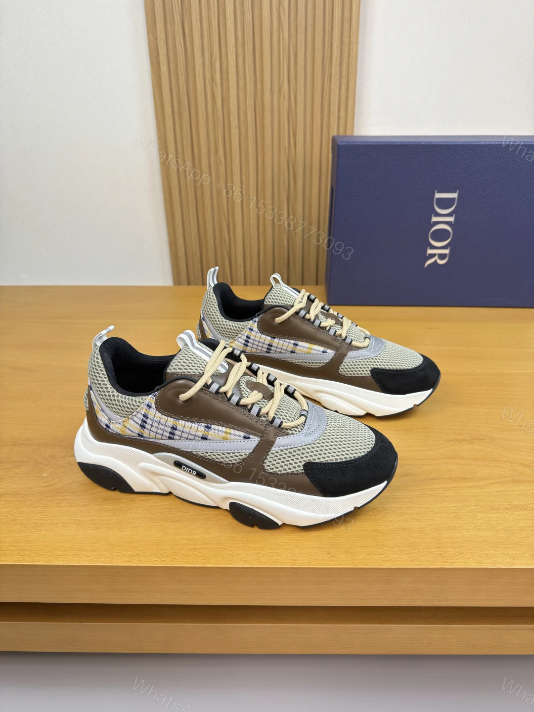 Dior 原單卡其拼接運動鞋 男女款潮流戶外感百搭鞋履 — view 1