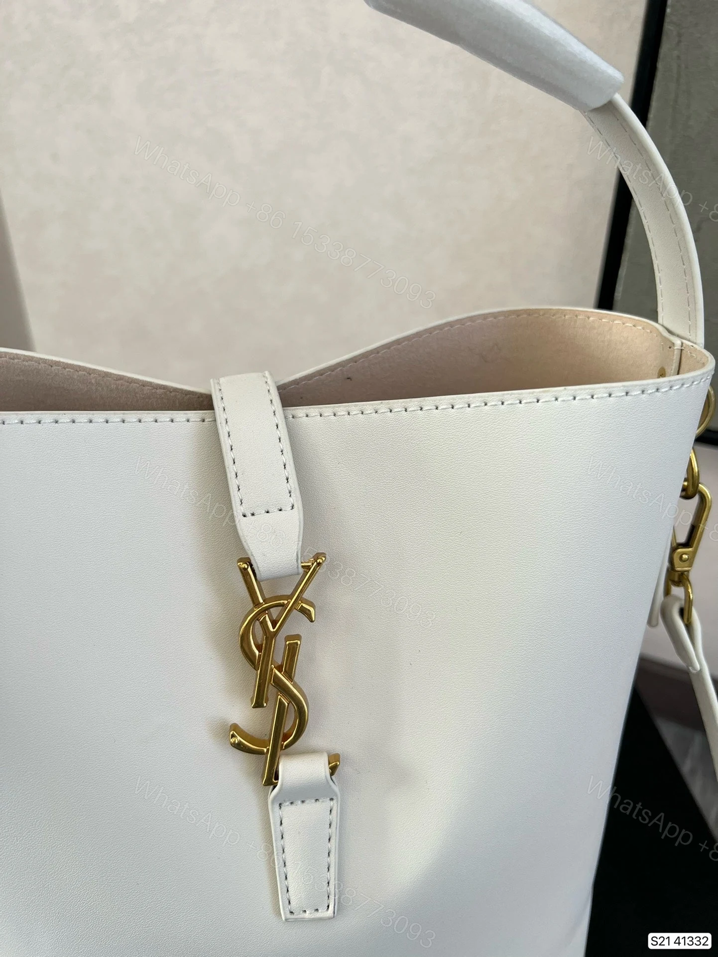 View 5 of YSL LE 5 À 7 SUPPLE SMALL IN GRAINED