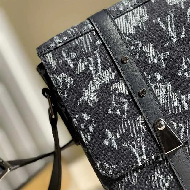 View 7 of LOUIS VUITTON TRUNK MESSENGER MONOGRAM CANVAS M57282