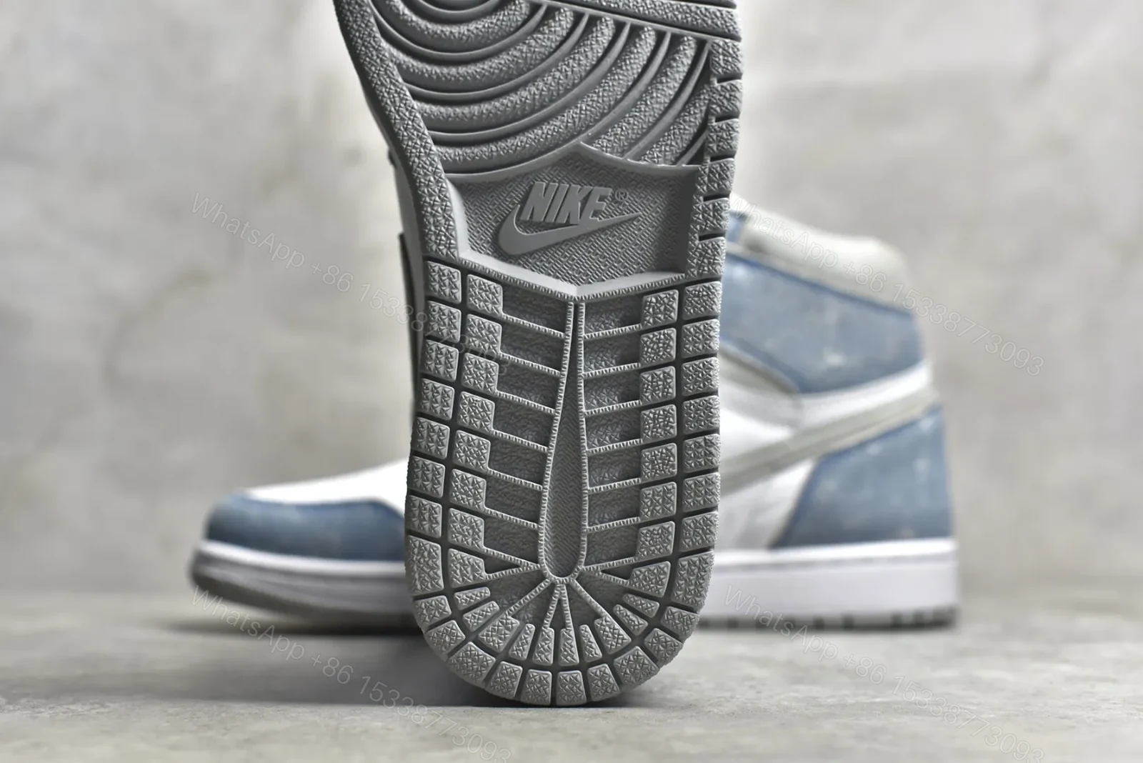 View 8 of Air Jordan 1 Retro High OG Hyper Royal Reps