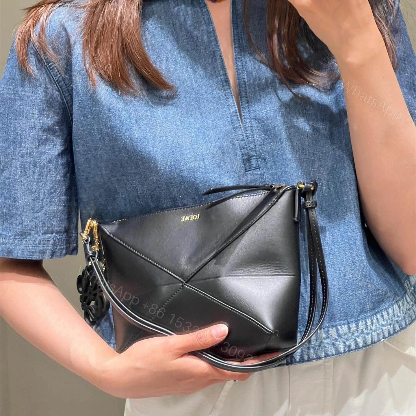 View 10 of 高仿Loewe*Fold系列1100小牛皮手提單肩包黑色免檢版