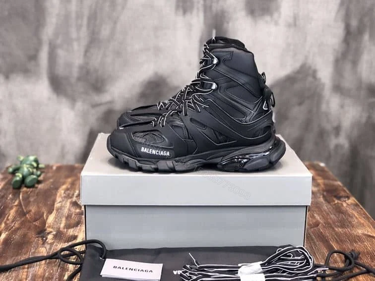 View 2 of MEN’S TRACK HIKE TRAINERS IN BLACK – BB168