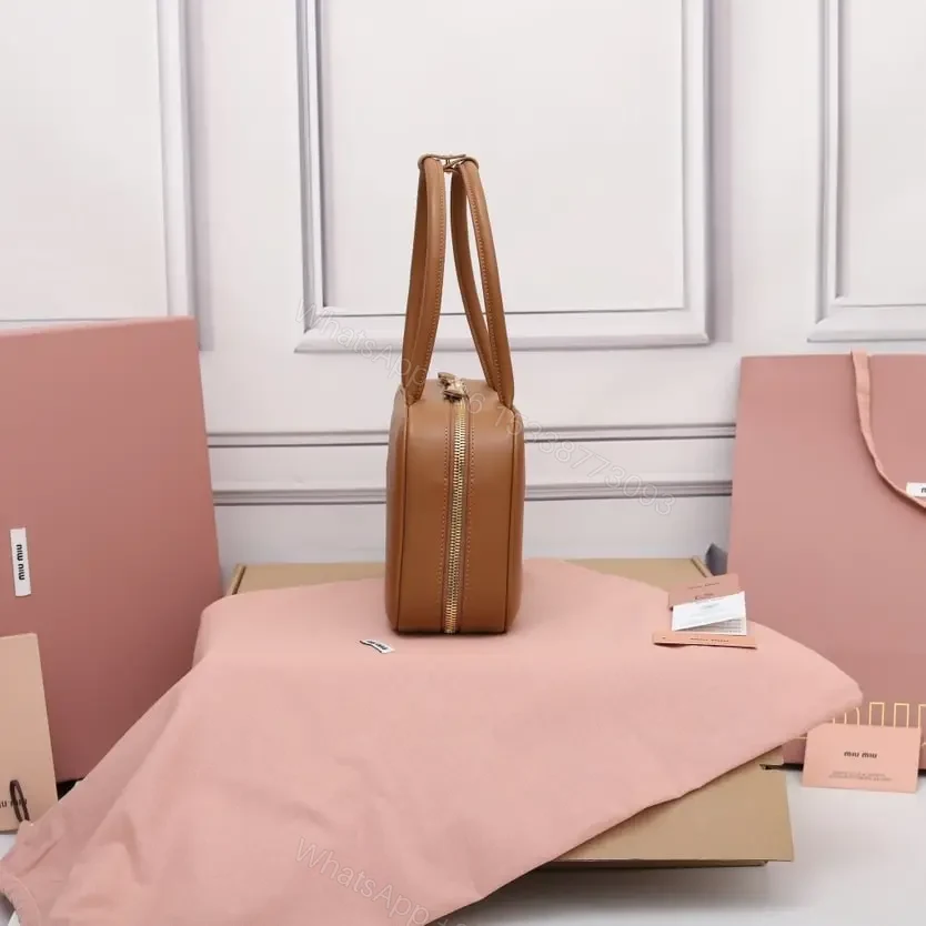 View 4 of 高仿miumiu*5BB172壓紋LOGO手提包小牛皮白蘭地免檢版