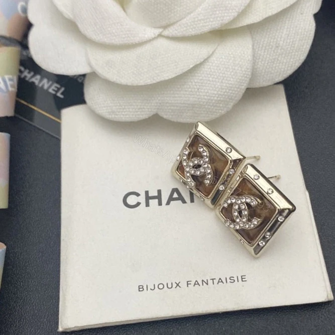 View 4 of EN – Lux Earring Chanel 025