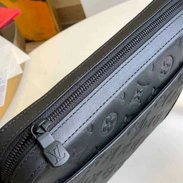 View 8 of LOUIS VUITTON DUO MESSENGER G5 M69827